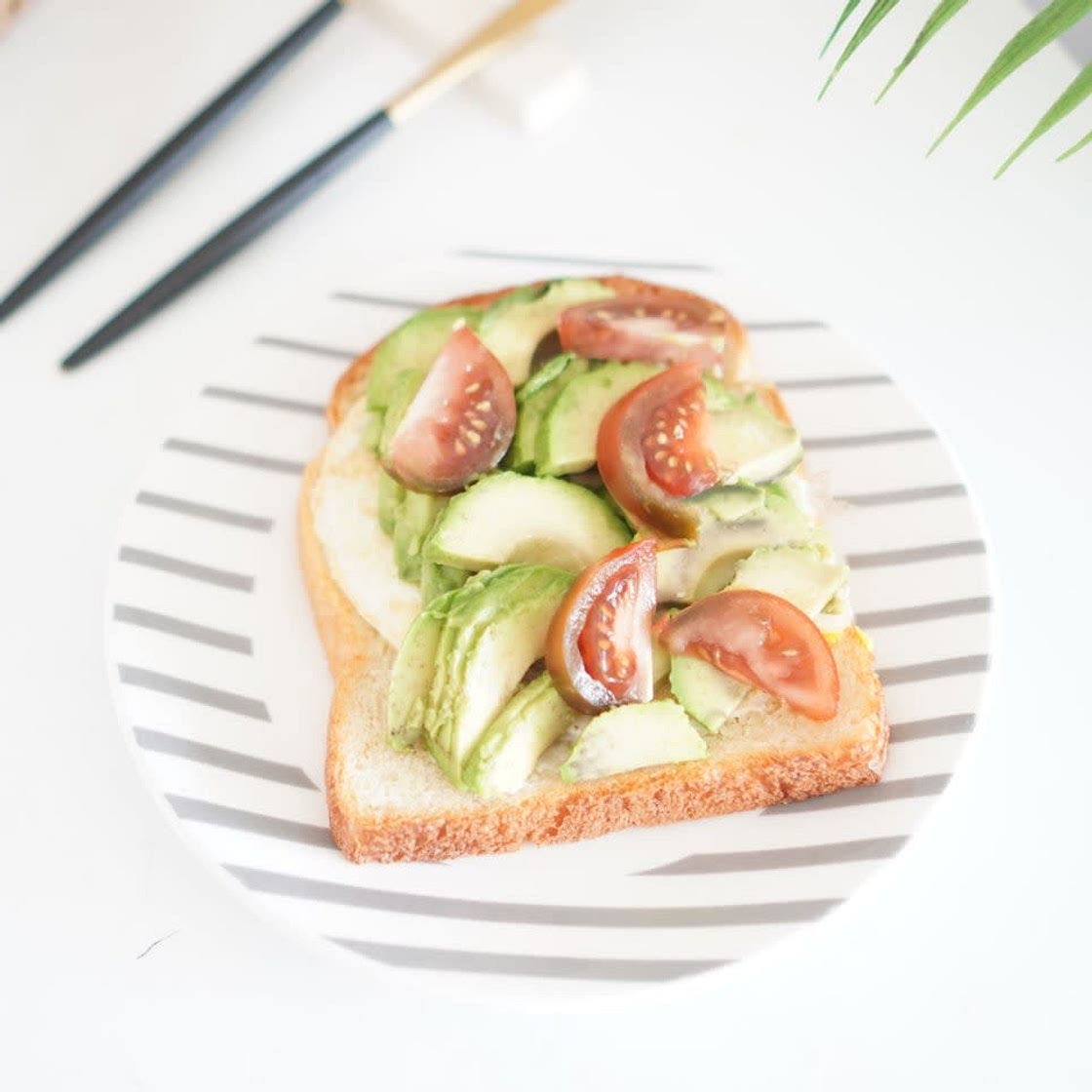 아보카도 토스트 샌드위치 만드는법 토마토 마요네즈 넣기