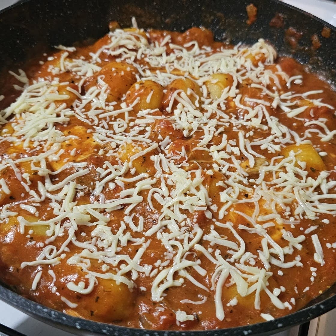 Chorizo & mozzarella gnocchi bake