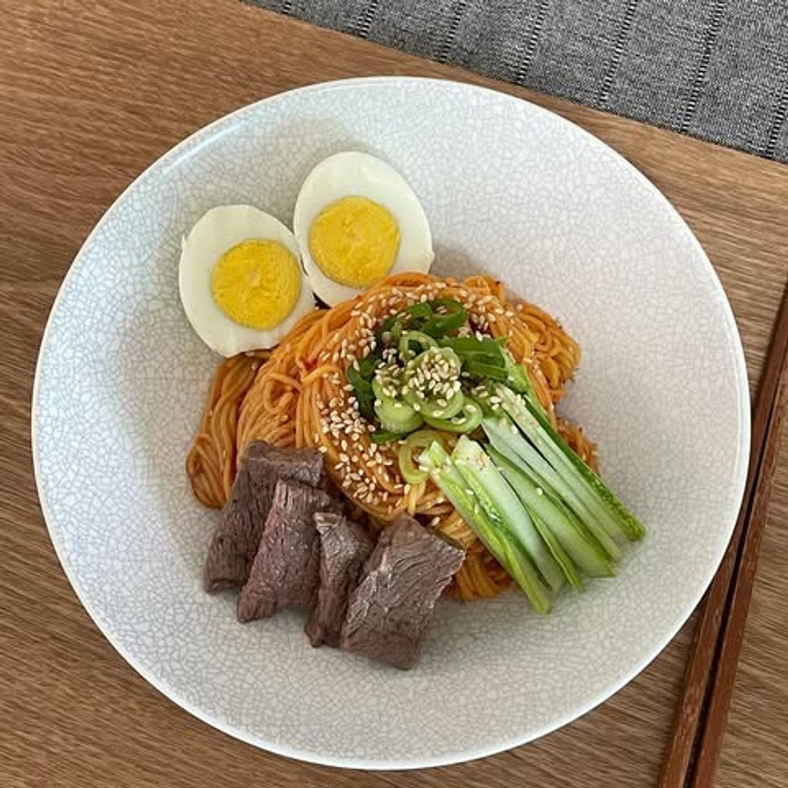 새콤달콤 비빔국수