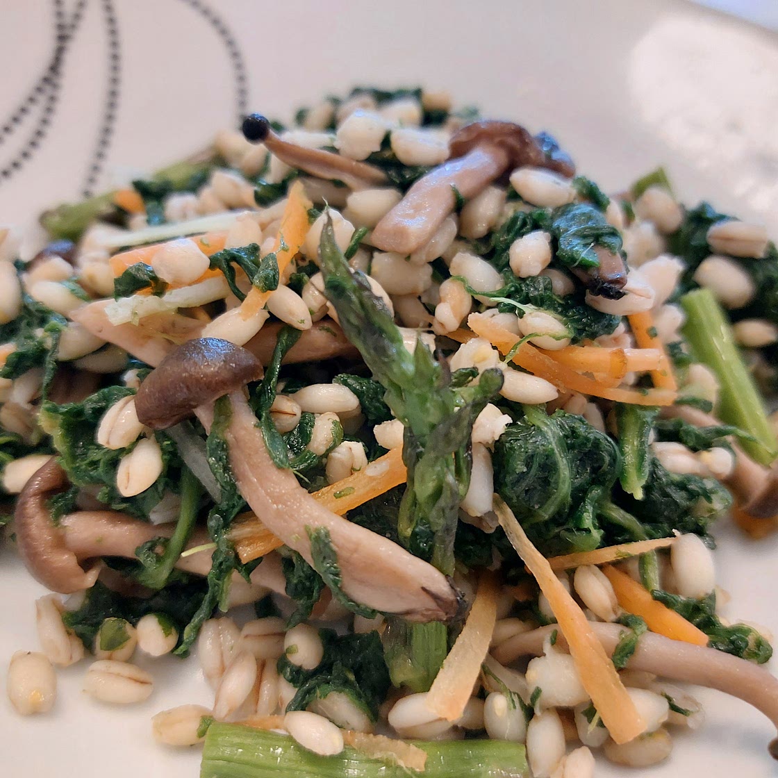Barley salad - Spinach, asparagus and mushrooms