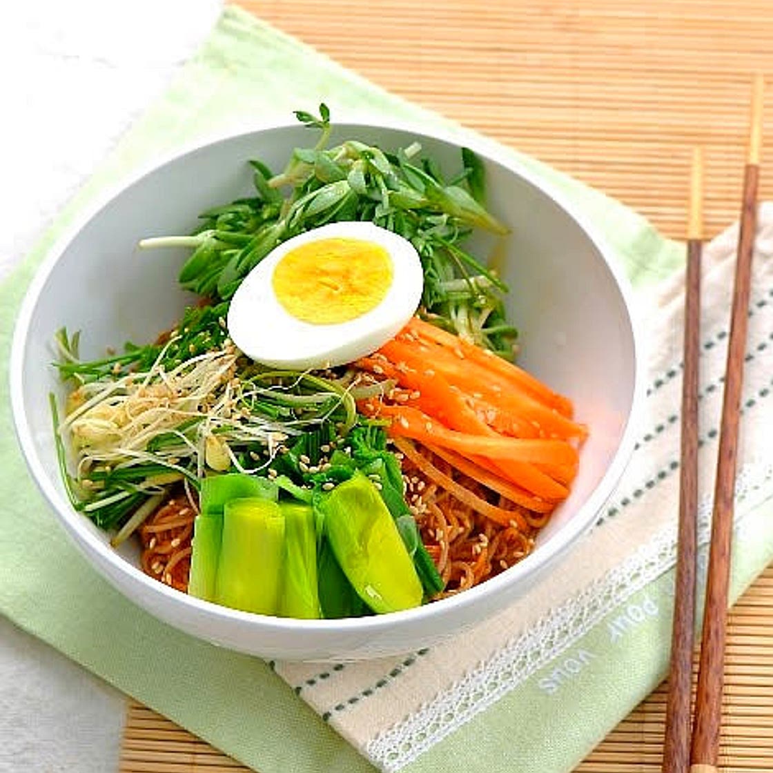 봄나물비빔국수