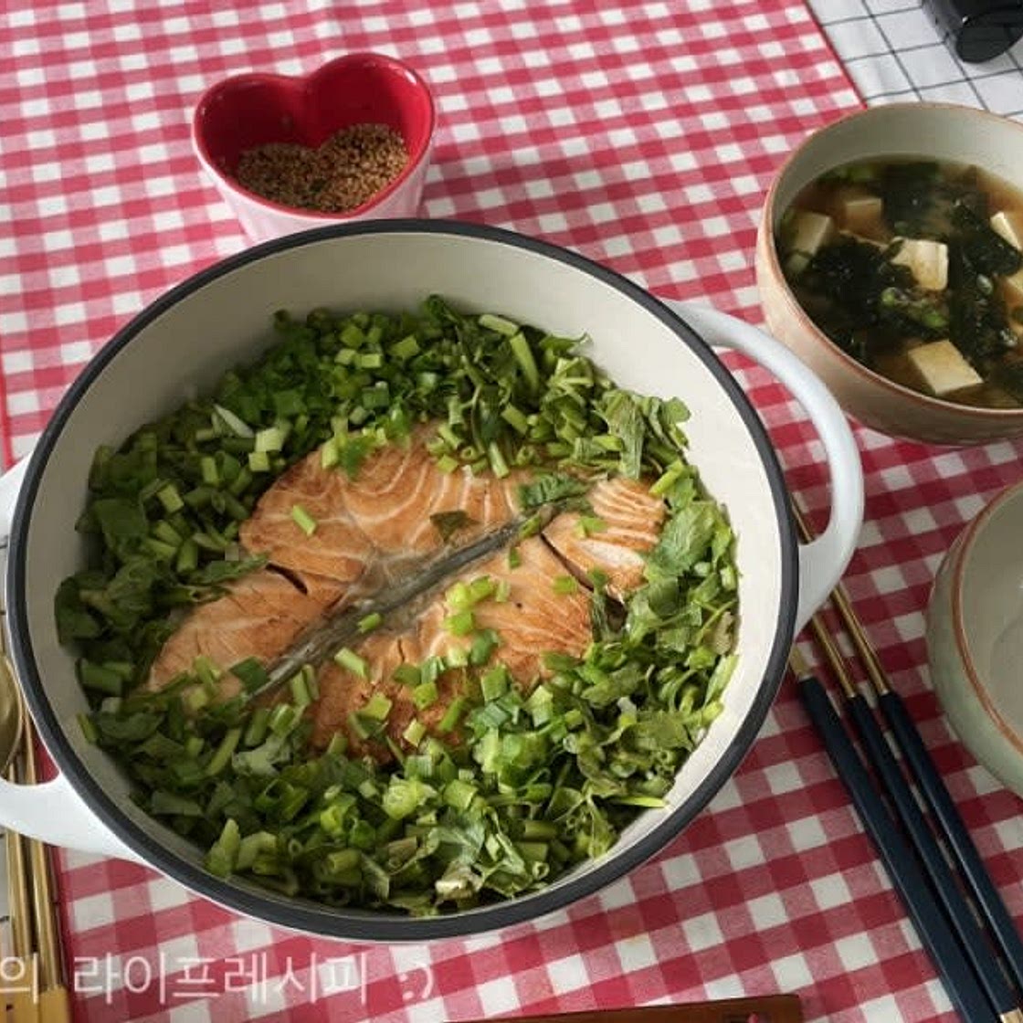 맛있고 비리지 않은 미나리 연어솥밥 레시피