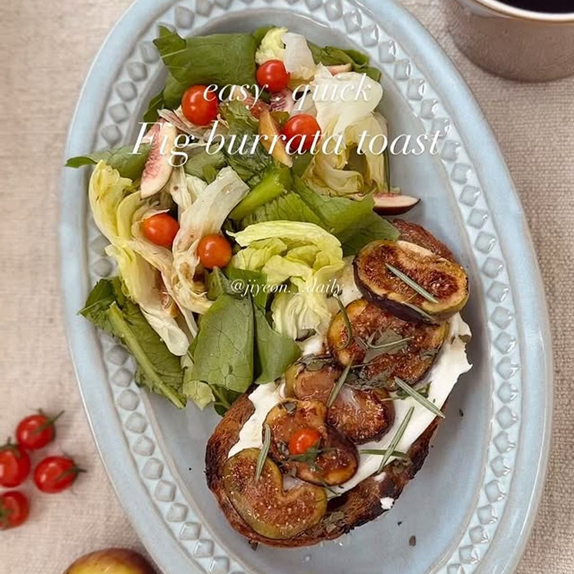 무화과에 부라타 치즈 토스트