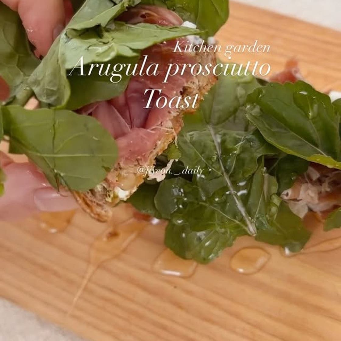 프로슈토 토스트 