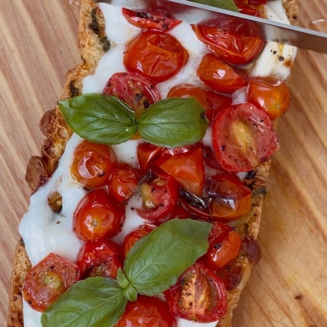 로스트 토마토&부타라 치즈 오픈 샌드위치🍅🥖