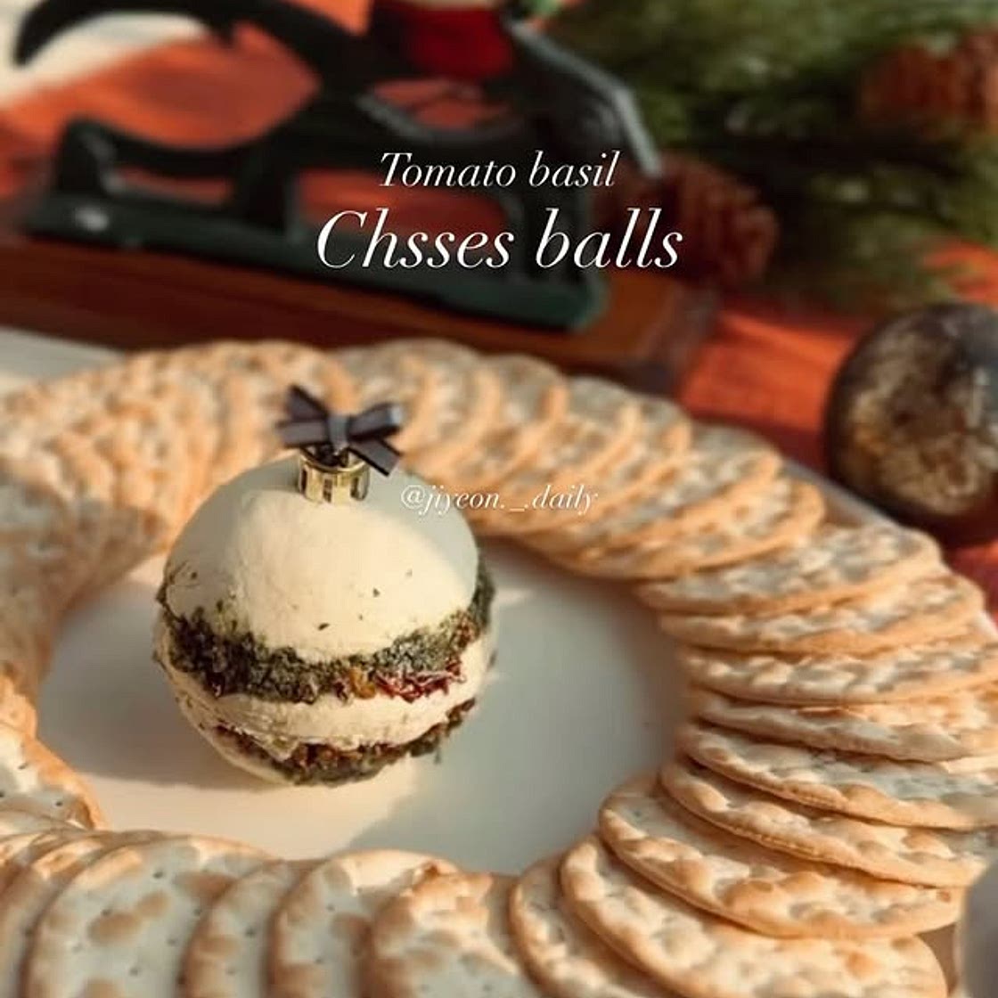 ๐ํฌ๋ฆฌ์ค๋ง์ค ์ํผํ์ด์ ๋ก ์ค๋๋จผํธ ์น์ฆ ๋ณผ