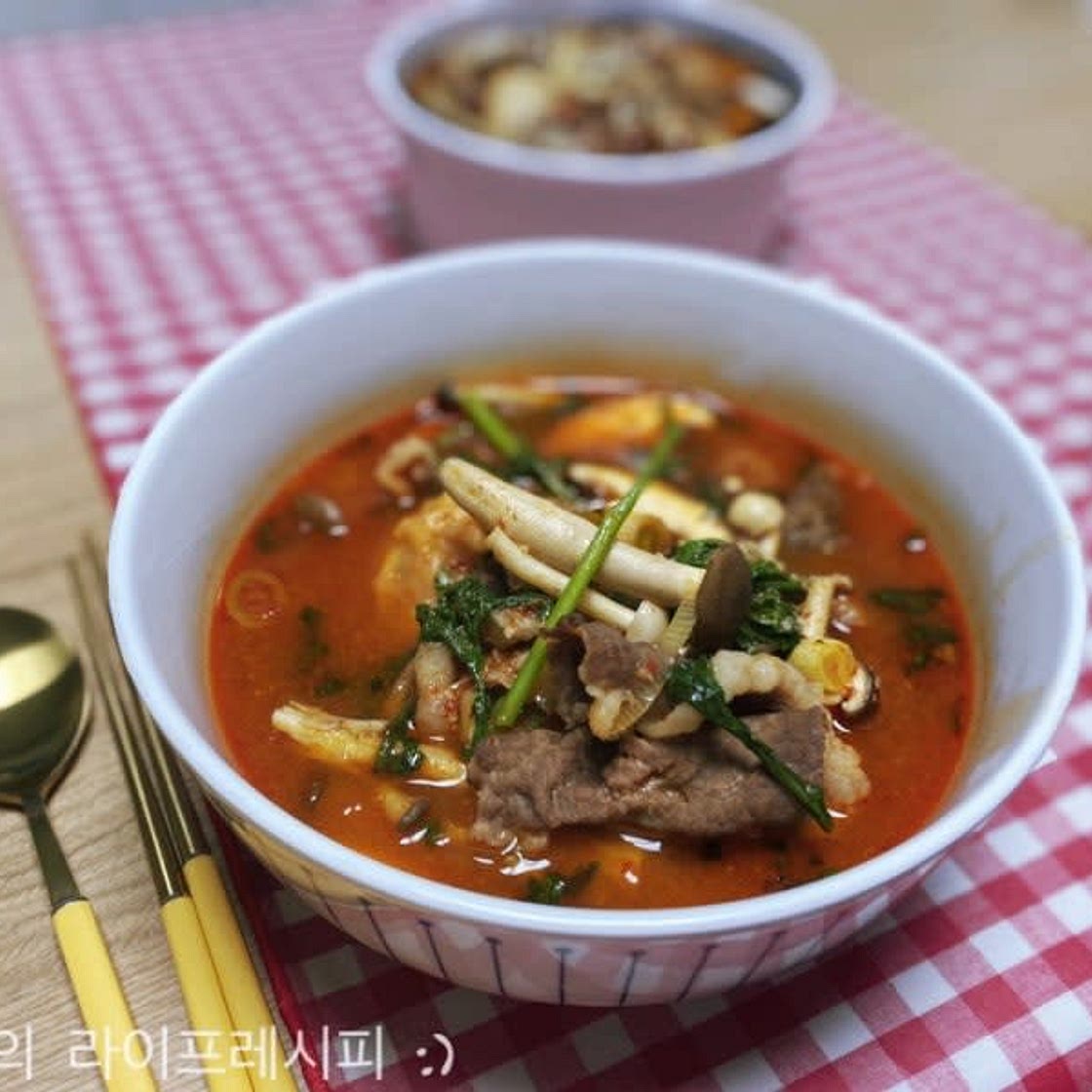 [만두전골 레시피] 차돌박이와 냉동만두요리로 해먹기 딱 좋은 얼큰만두국