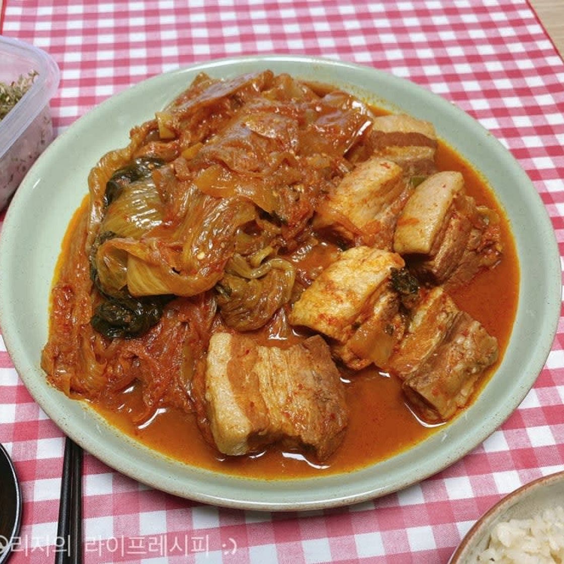 김치와 고기가 푹 찢어지는 밥도둑 돼지고기김치찜 만들기