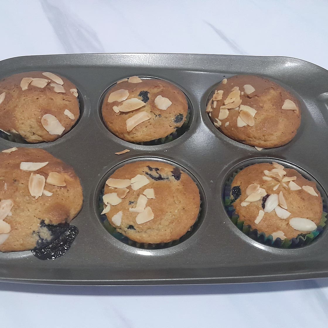 Quick and Easy Blueberry Flaked Almonds Muffins