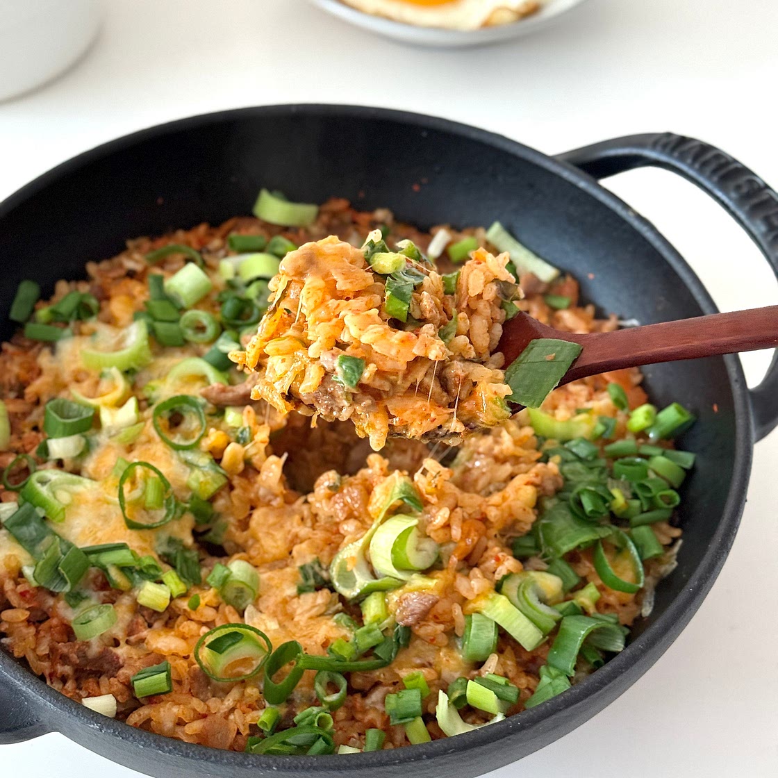 돼지김치치즈솥밥