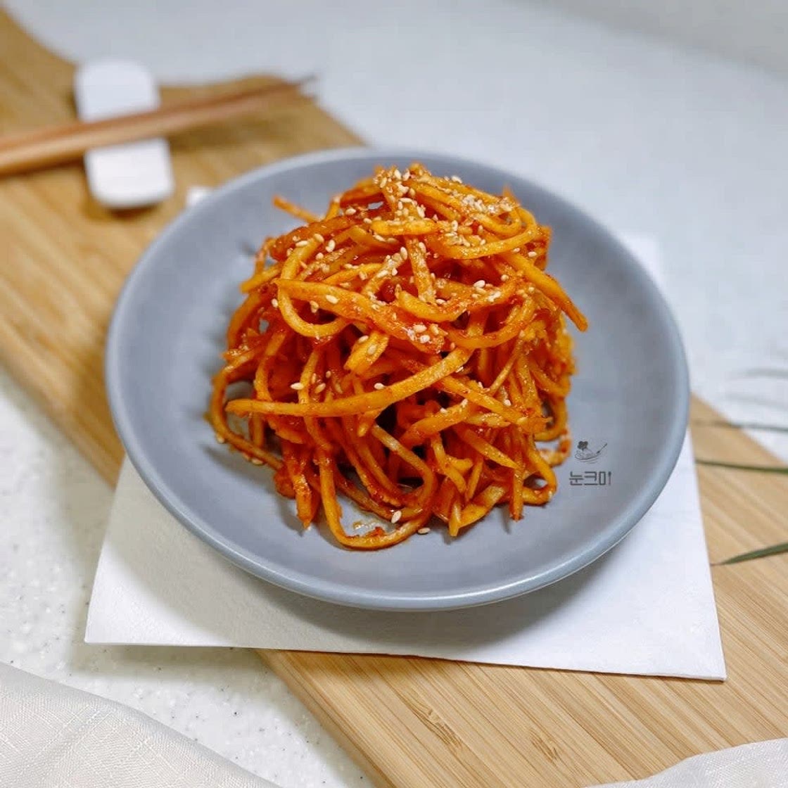부드럽고 촉촉한 고추장진미채볶음 레시피