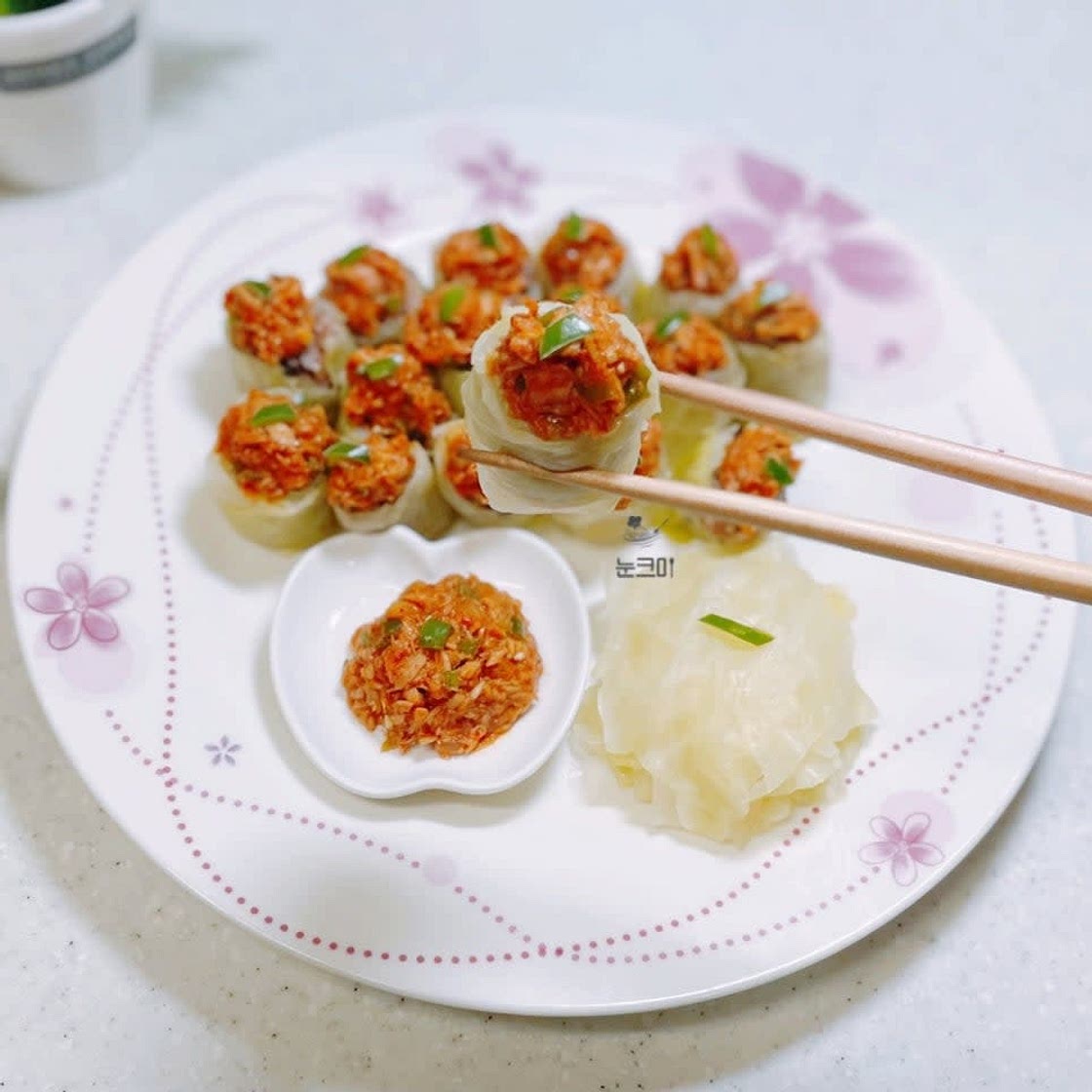 참치쌈장을 곁들여 더 맛있는 양배추쌈밥 만들기