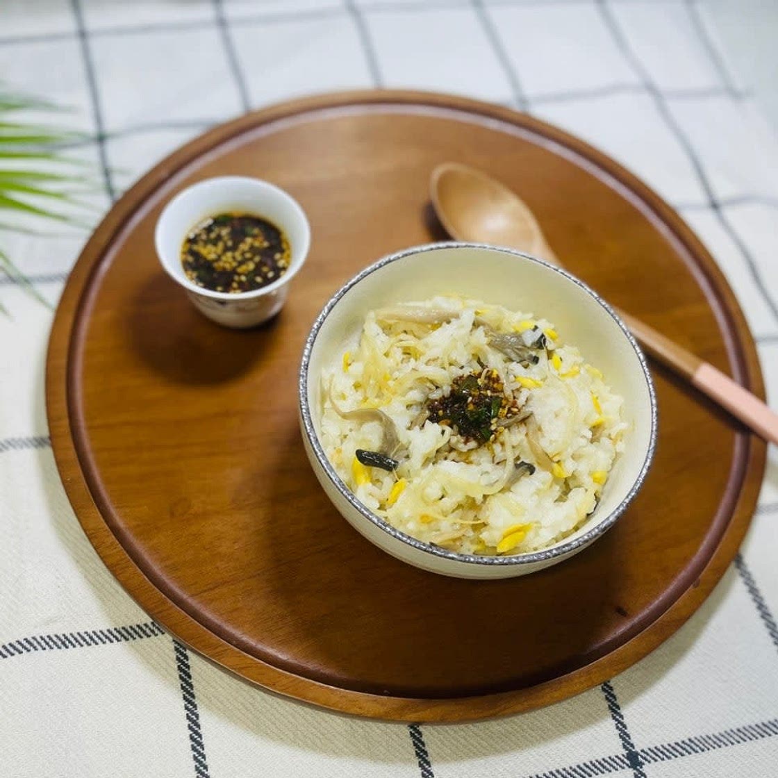 전기밥솥으로 간단하고 쉽게 콩나물 버섯밥 만들기!