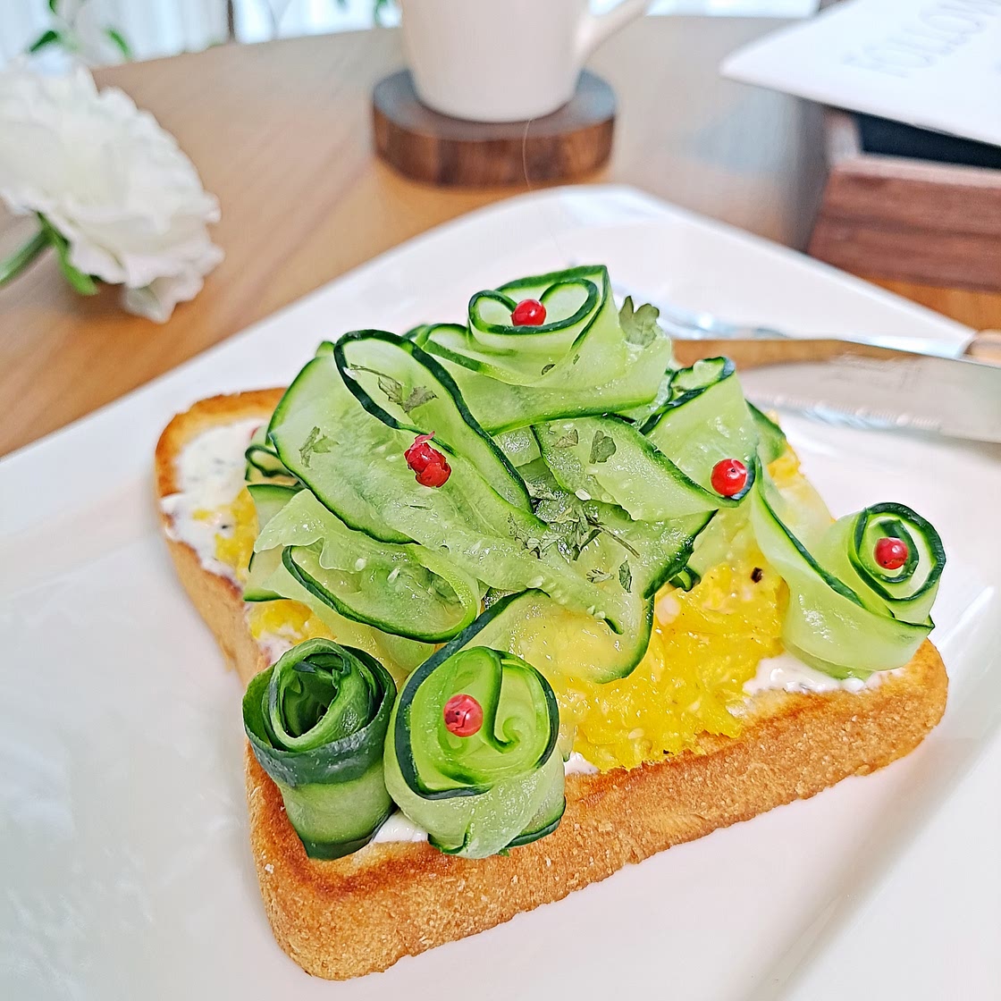 크림치즈 오이 토스트