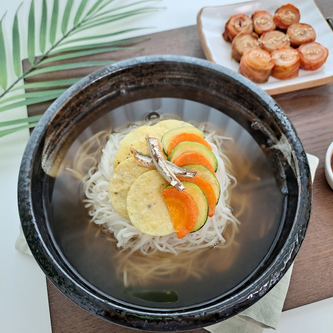 맑은 온 멸치국수