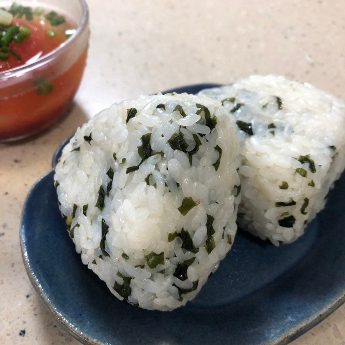 고소한 미역 주먹밥 만들기