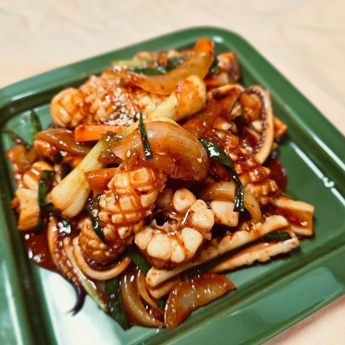 생물이라 더 맛있는 ”생물 오징어 야채 볶음“