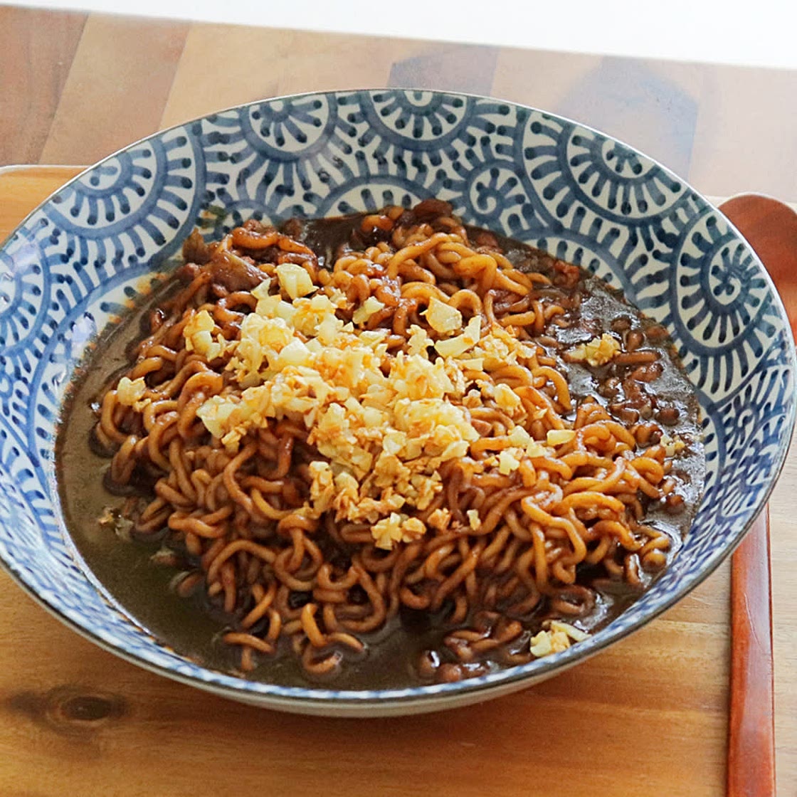 마늘폭탄 짜장라면