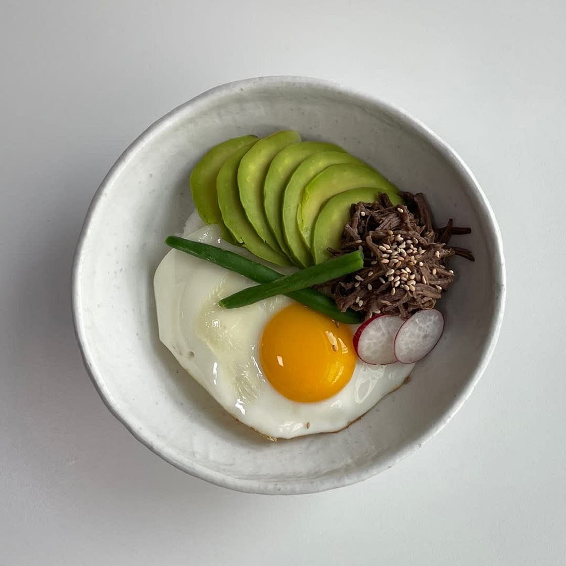 장조림 버터 아보카도 비빔밥