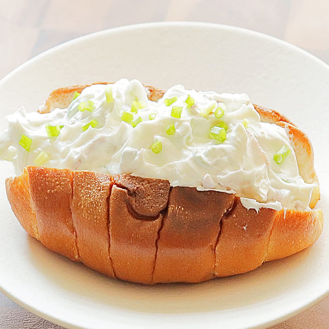 베이컨 쪽파 크림치즈 소금빵