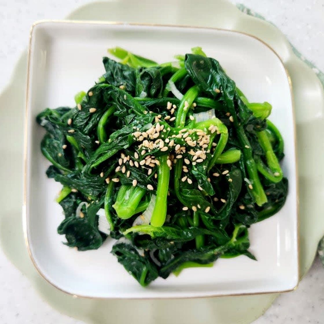 참치액 넣어 감칠맛 좋은 시금치무침 레시피