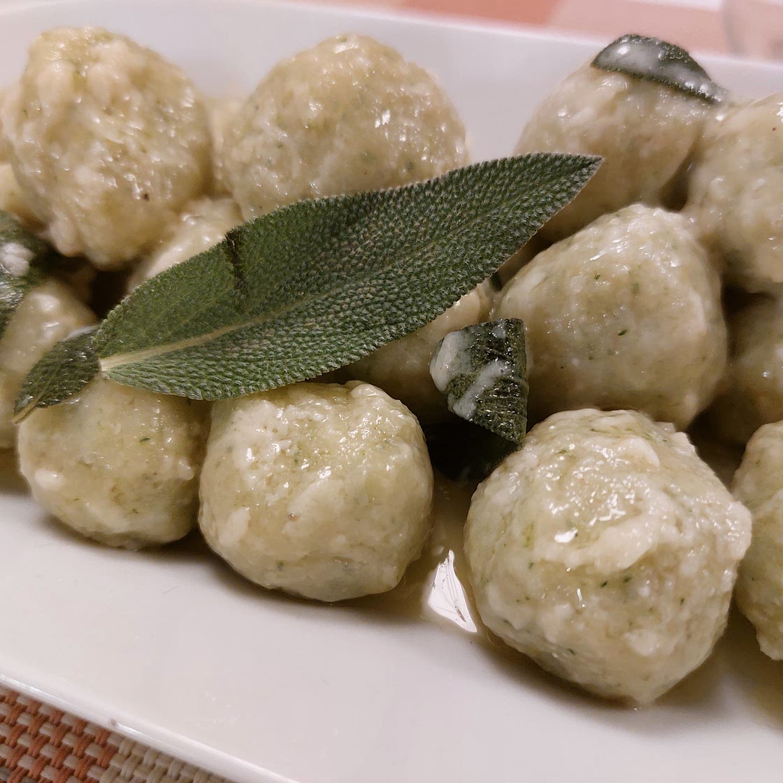 Broccoli and ricotta gnocchi - Butter and sage sauce