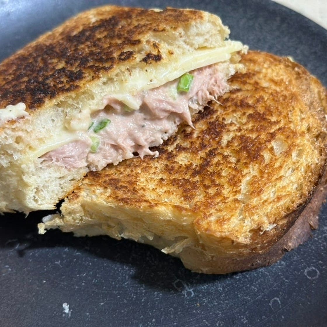 쪽파 참치 핫 샌드위치