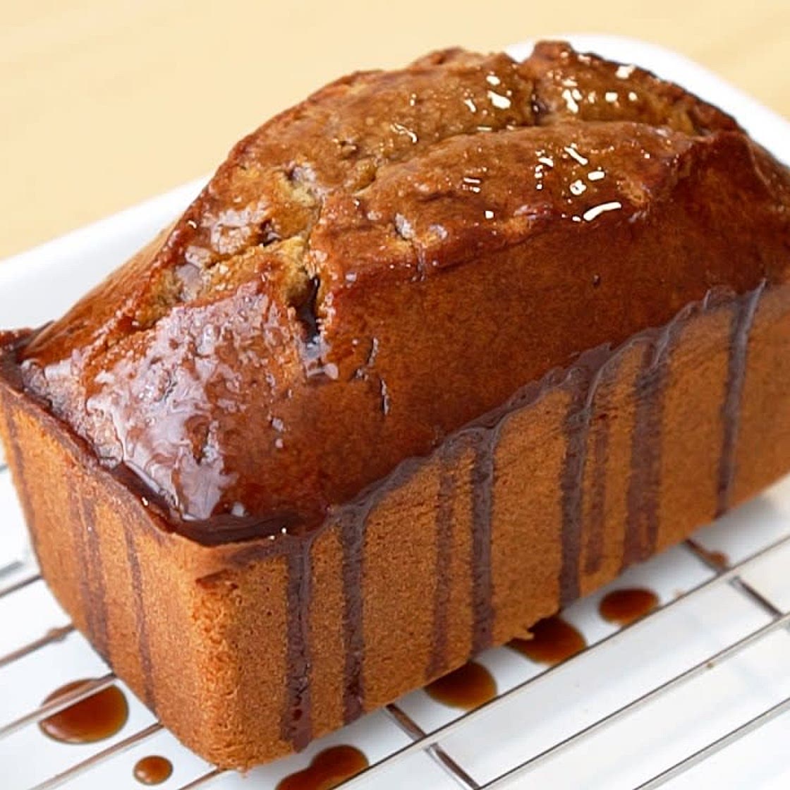 은은한 단맛과 구수한 풍미 가득, 통밀 흑당 파운드 케이크