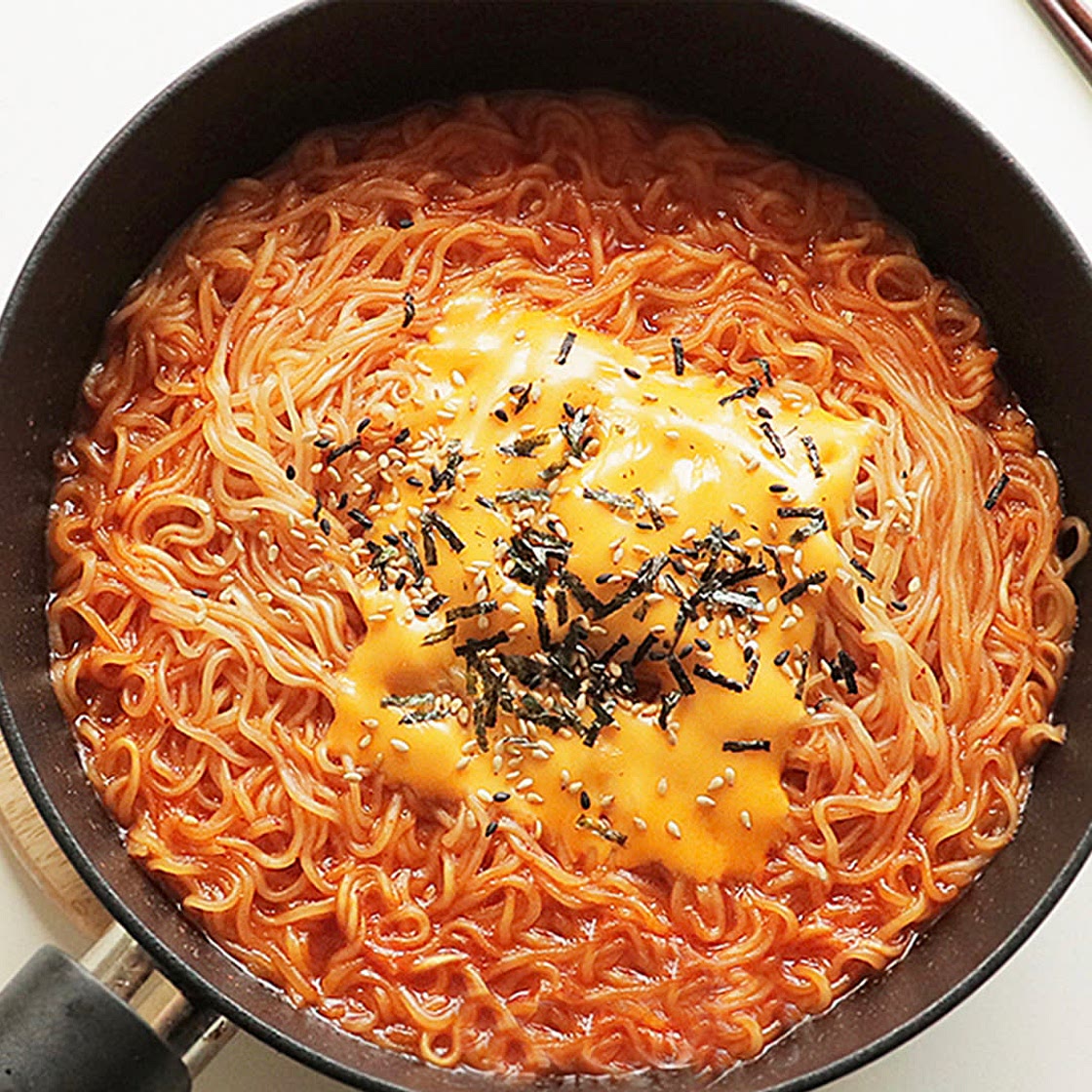 뜨거운 비빔면 쫄볶이
