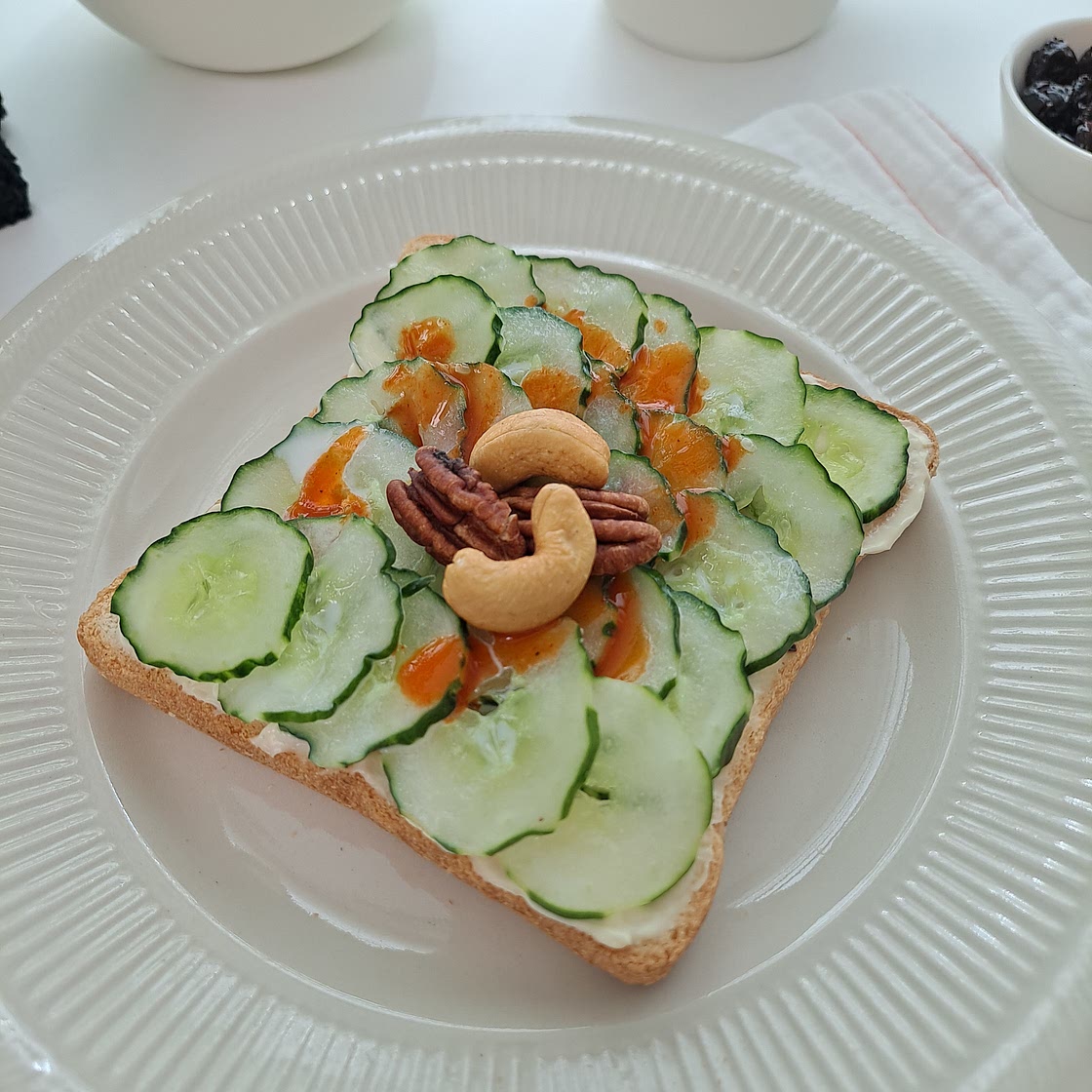 간단한 브런치 메뉴 크림치즈 오이토스트
