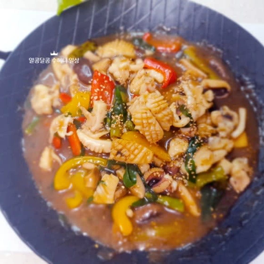 굴소스로 맛있는 갑오징어 볶음