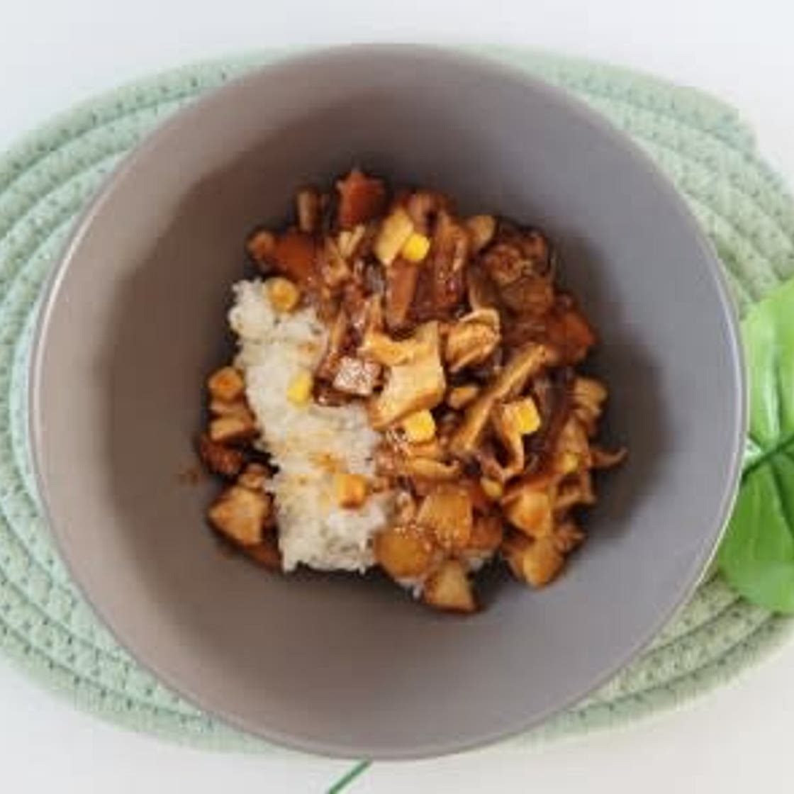 매콤 닭고기덮밥