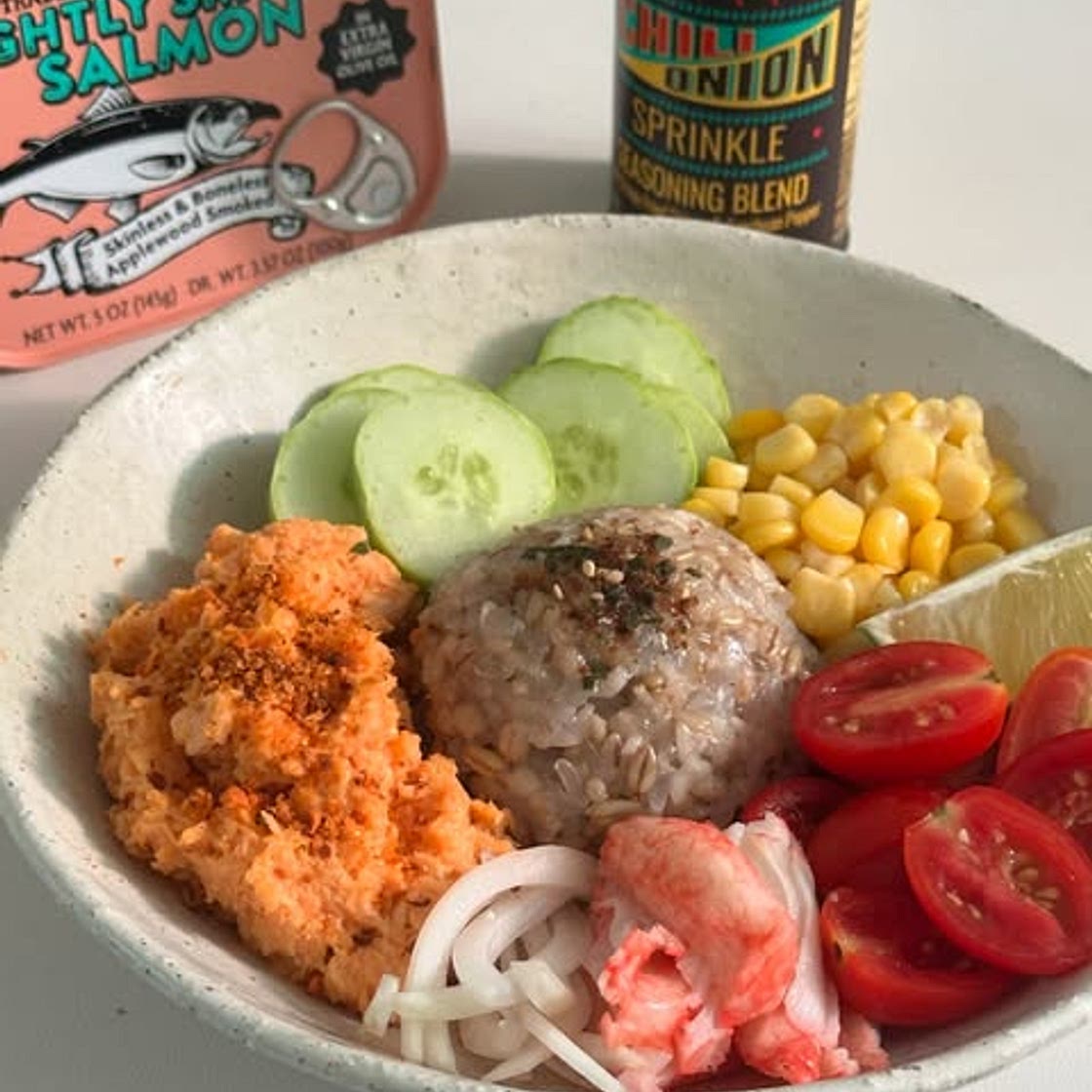 연어통조림을 곁들인 연어포케