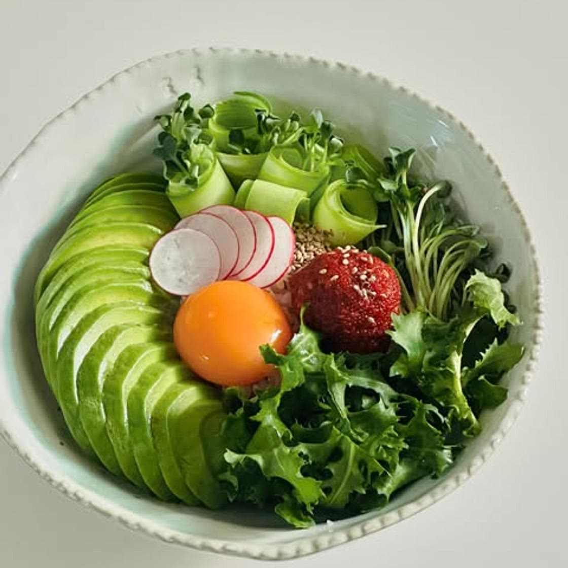 아보카도청어알젓덮밥