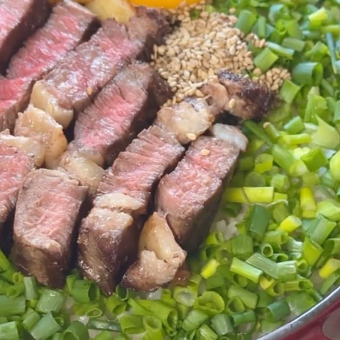 꽃등심 스테이크솥밥