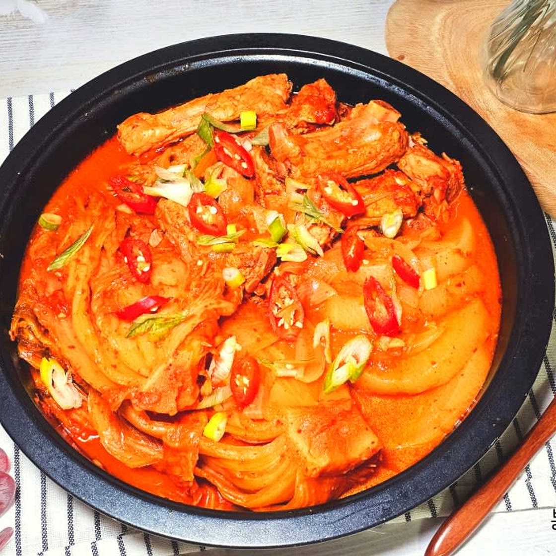 돼지 등갈비 김치찜