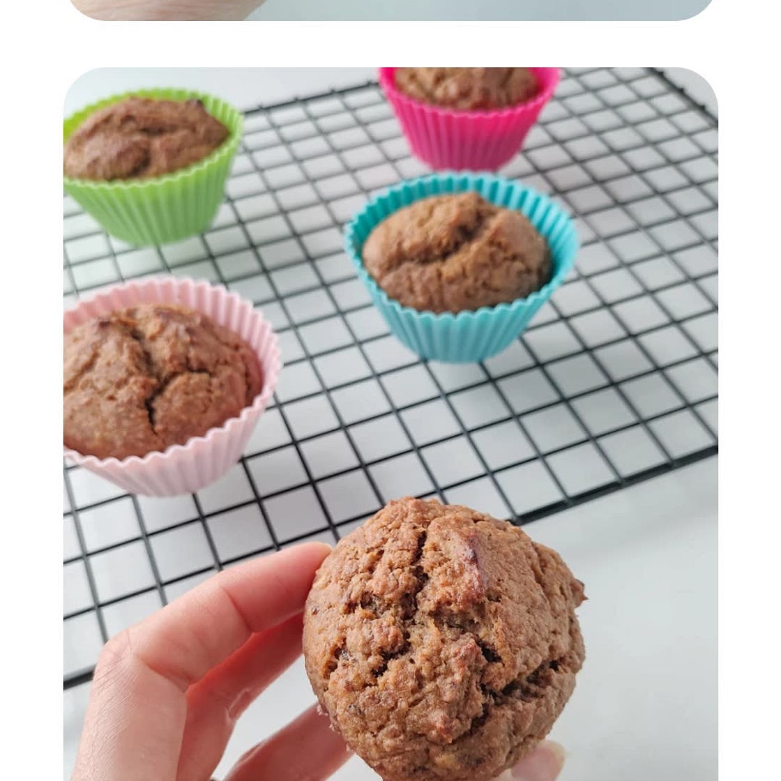 Apples and raisins muffins