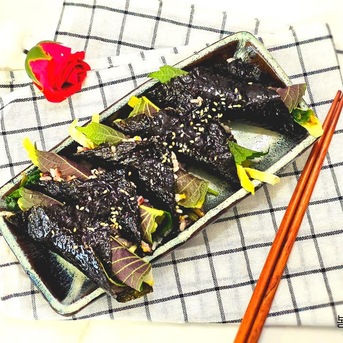 아침 간편식으로 즐기는 접는 꼬마 깻잎 김밥 만들기