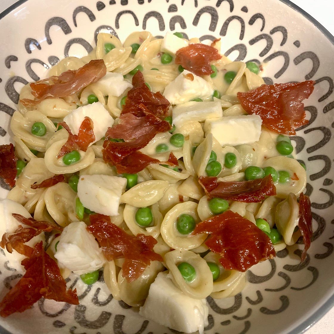 One Pot Prosciutto, Peas, and Mozzarella Orecchiette