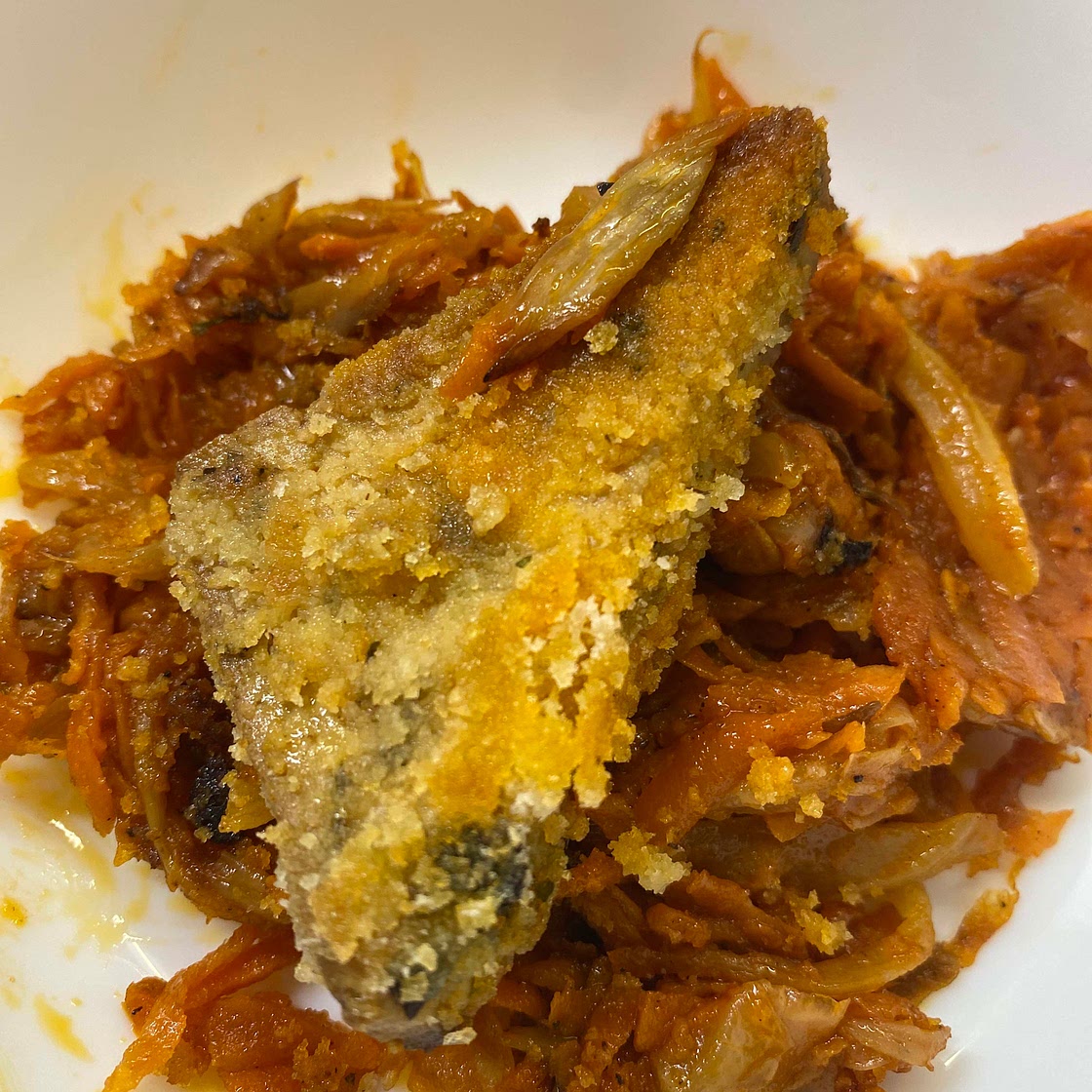 Tofu su morkomis ir pankoliu