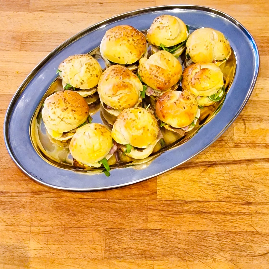 Mini burger de restes de roti de bœuf, patates et haricots verts