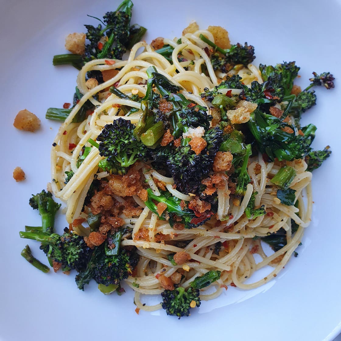 Spaghetti with Purple Sprouting Broccoli and Breadcrumbs