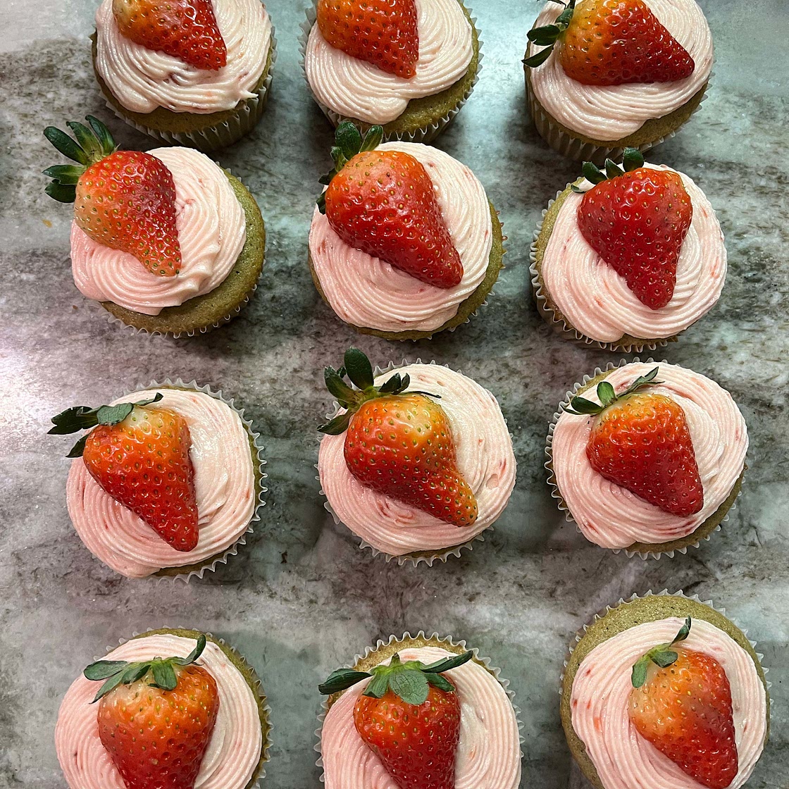 Strawberry Matcha Cupcakes 🍓🍵