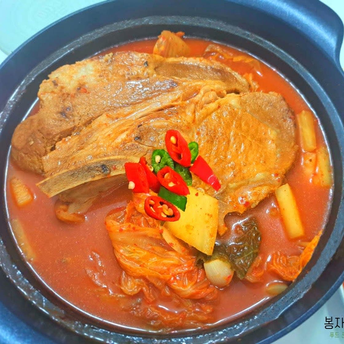 돈마호크 돼지고기 김치찌개