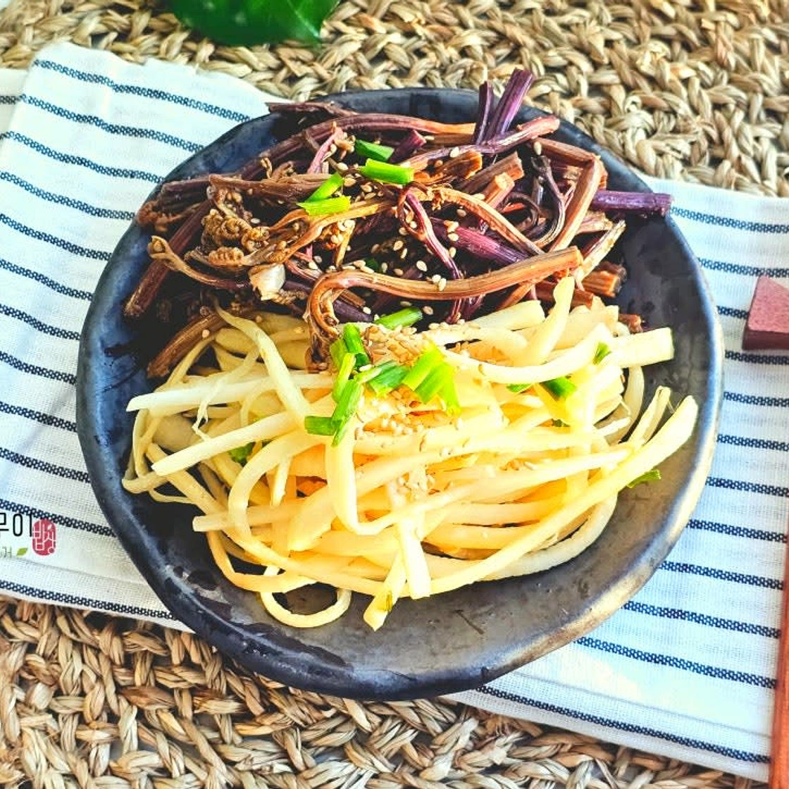 고사리 나물 및 도라지 나물 볶음