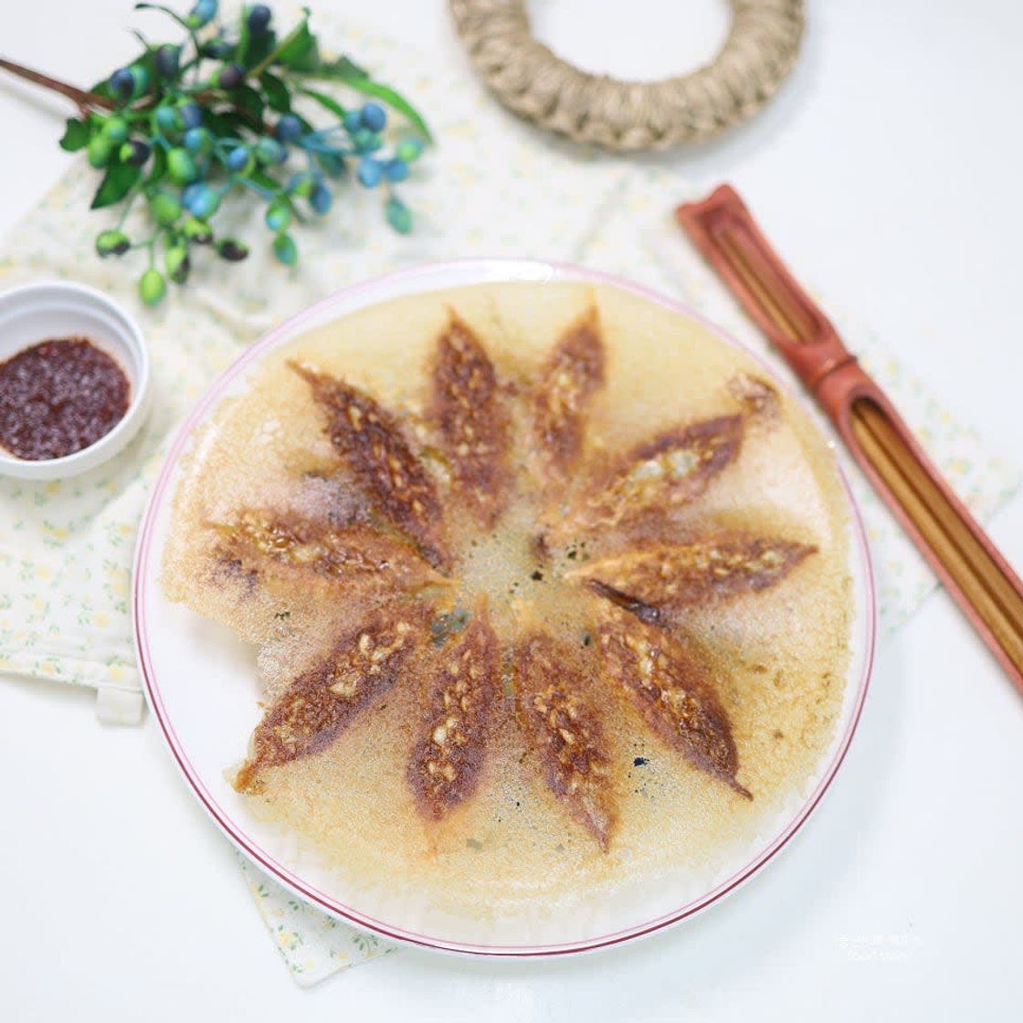 류수영 눈꽃만두 굽는법 냉동만두 요리 야끼 교자 군만두 간장 소스 만들기