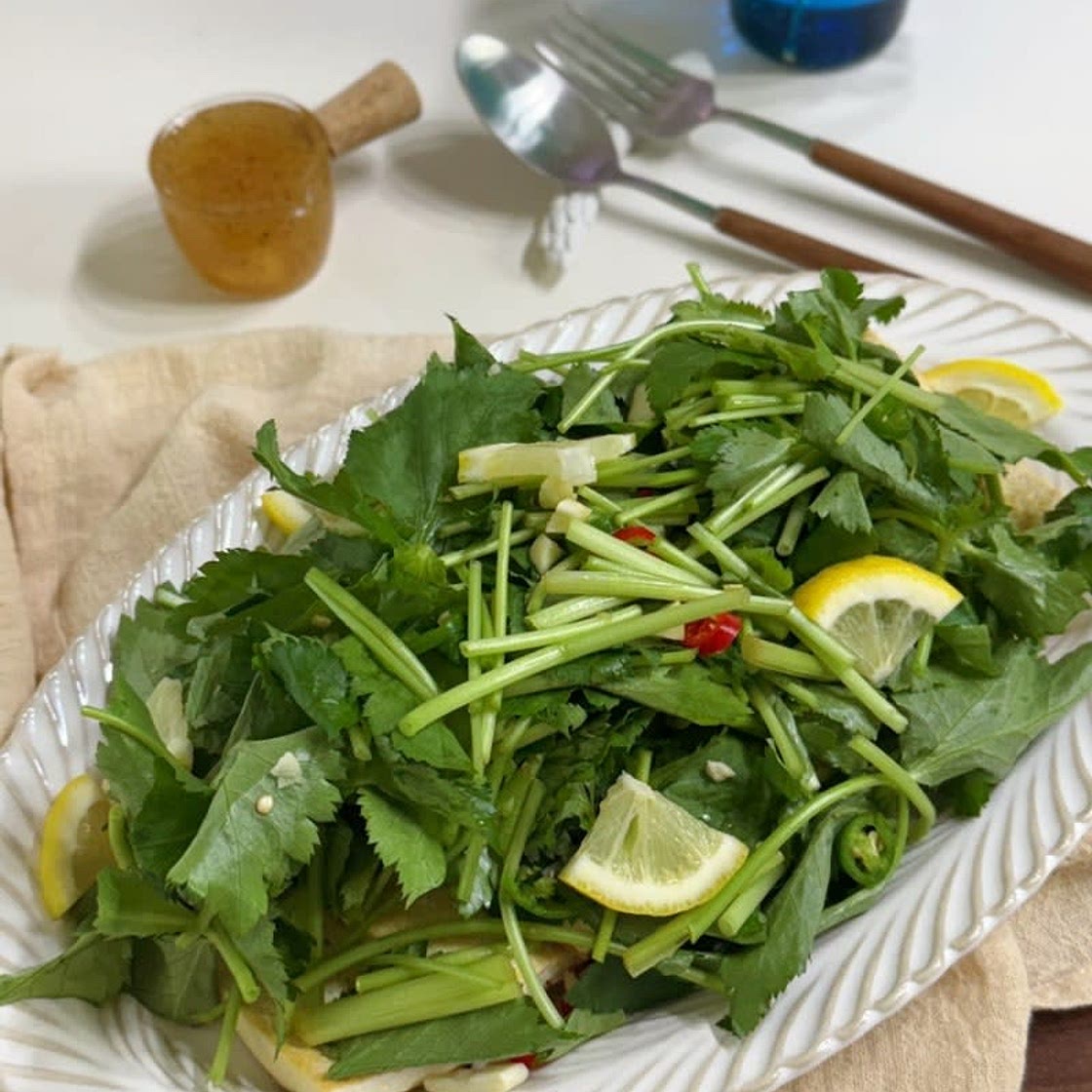 참나물 유자드레싱 두부구이 샐러드