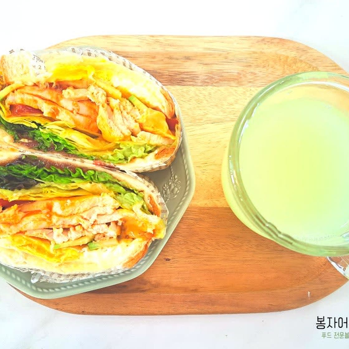 야채 듬뿍 인생 닭가슴살 샌드위치