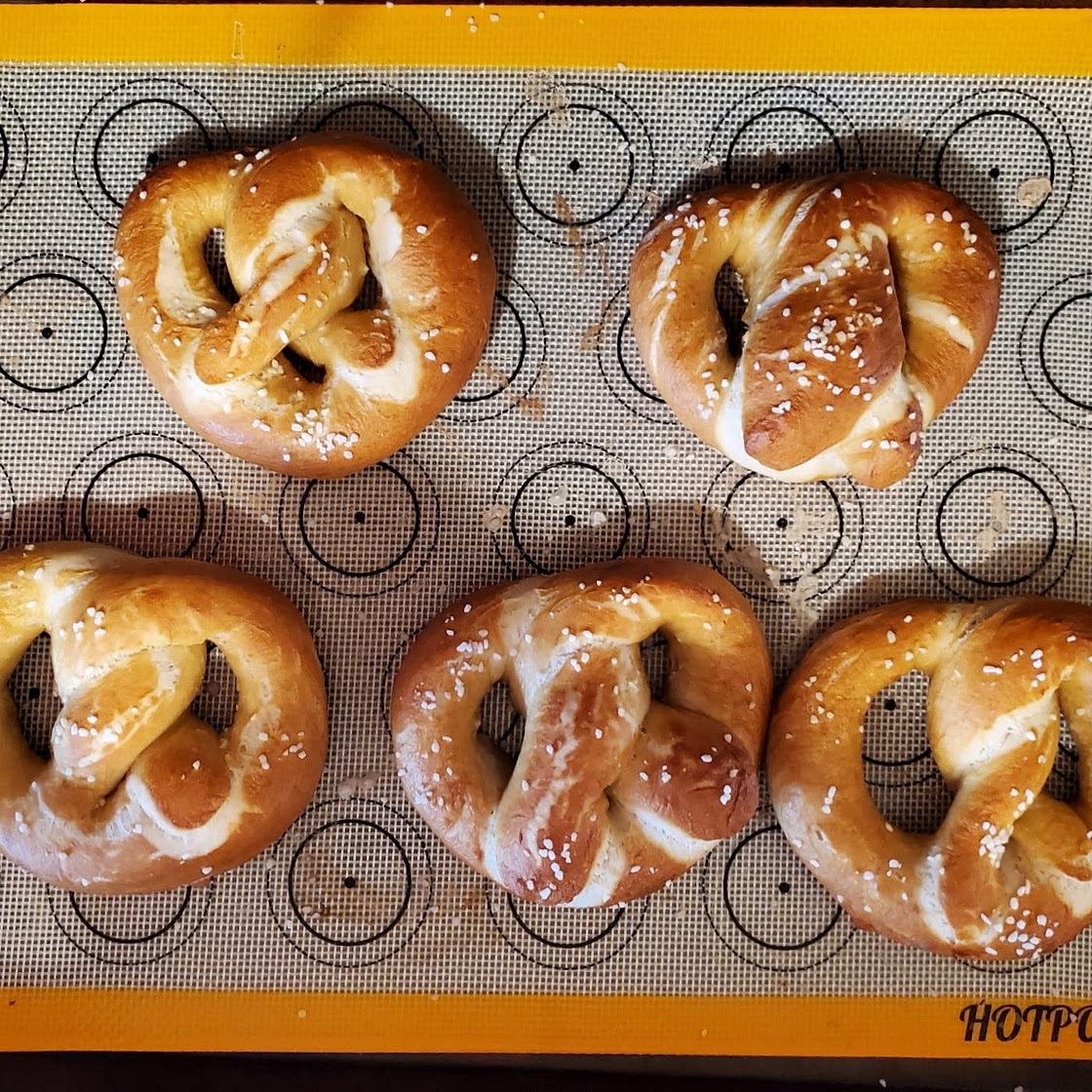 Easy Homemade Soft Pretzels