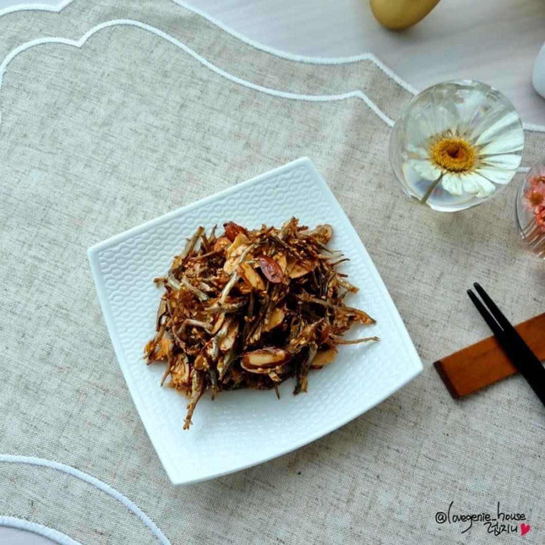 중멸치 아몬드 볶음